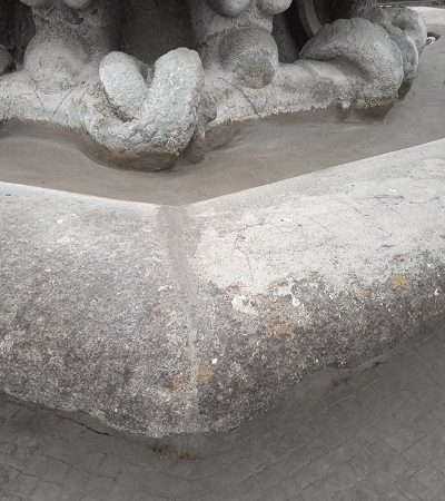 MARINO. FONTANA DEI MORI RESTAURATA A CEMENTO