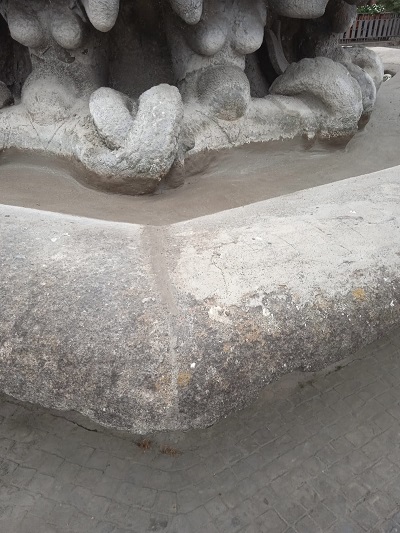 MARINO. FONTANA DEI MORI RESTAURATA A CEMENTO