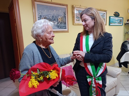 La Città di Ciampino abbraccia la centenaria Angela Matrone